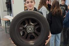 1000048611